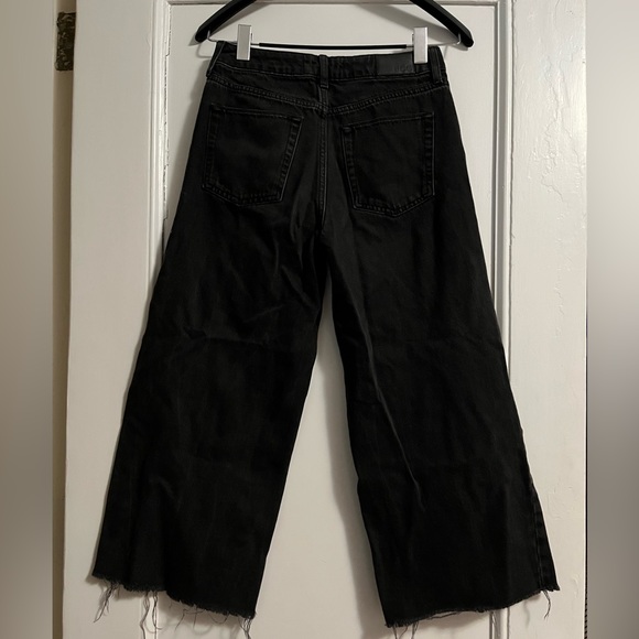 BDG Black Flood Cropped Wide Leg Jeans
Distressed bottom Hem.
27W 30L - Picture 5 of 6